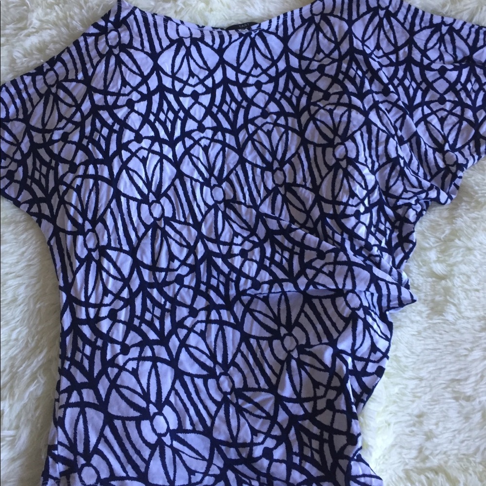 A-symmetrical neckline top